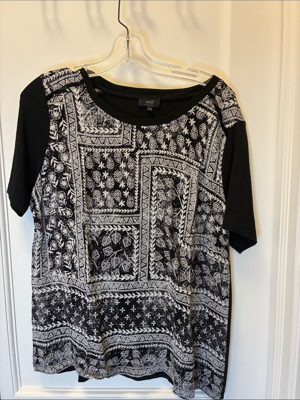 Yest Black & White Short Sleeve Printed Tee⭐️